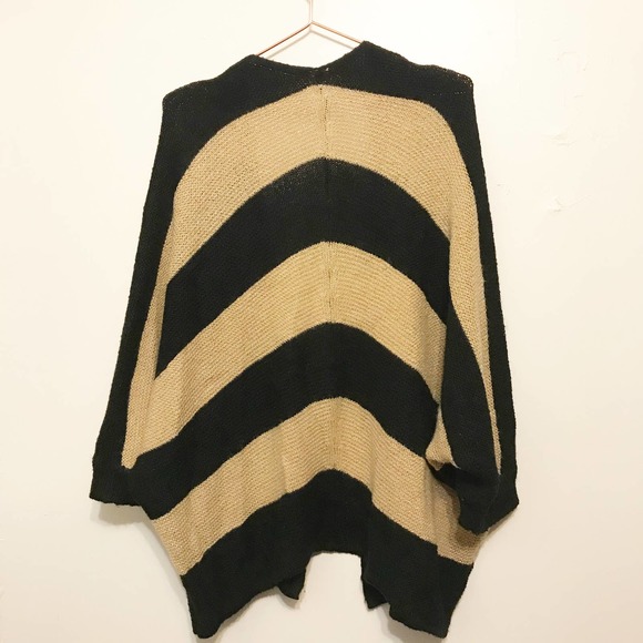 Chico’s striped shrug size 2 (large) - Picture 2 of 5